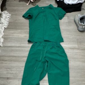 Green scrub set